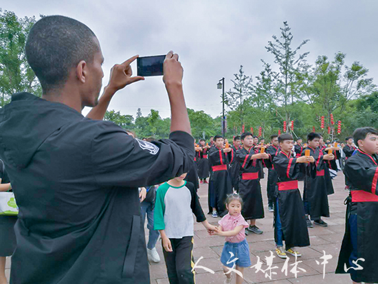 我们留学生受邀参加“浙东唐诗之路文化节和天台山儒学文化节”