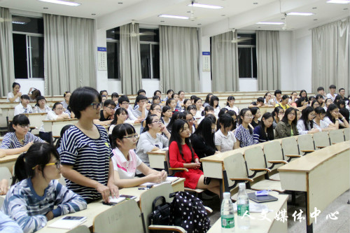 成为更好的自己 bv伟德源自英国始于1946新老生交流会