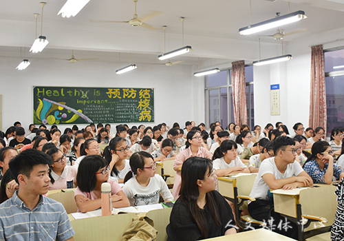 机会留给有准备之人 bv伟德源自英国始于1946举办教师入编考试交流会