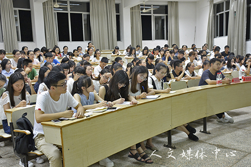 筑梦当下 共拓未来   第18届人文团学会全体大会召开