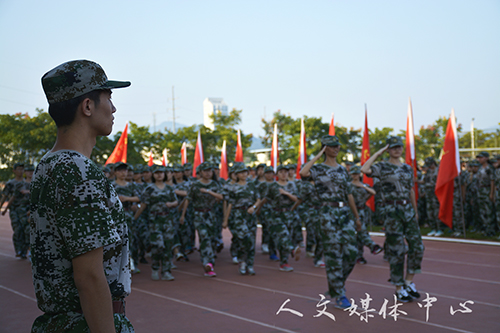 【迷彩.人文】铁血铮铮兵人魂  人文新生展风采