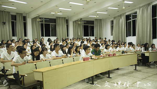 合抱之木 聚梦团学  第十九届人文团学会第一次全体大会召开