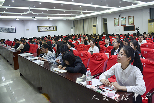 bv伟德源自英国始于1946举行第八届十佳大学生评选会